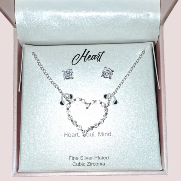NWT BELIEVE IN BRILLIANCE Silver Plated Cubic Zirconia Heart Necklace Set 🤍🤍🤍 - Picture 5 of 9